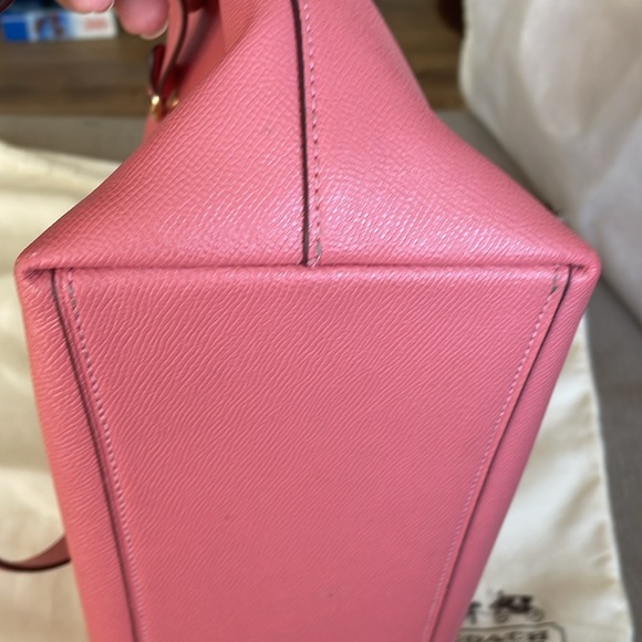 GUC - Coach Salmon Pink Tote - Picture 4 of 13